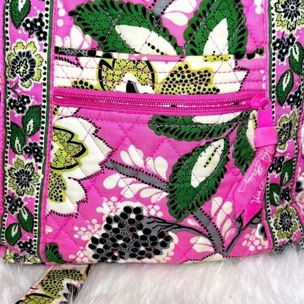 𝅺VERA Bradley Priscilla Pink hipster crossbody purse boho hippie Beachy floral